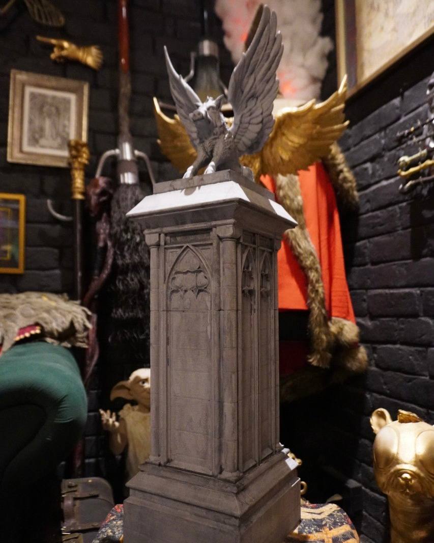 Winged Hog Gate Pillar